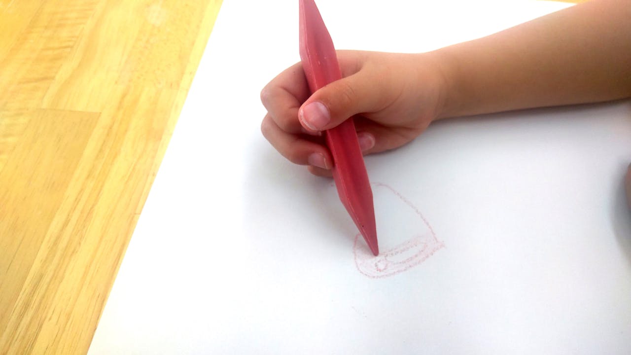 子どもが持つのにちょうどよい太さで、持ちやすそうでした（3製品の中で、一番持ちやすかった！との声も）。